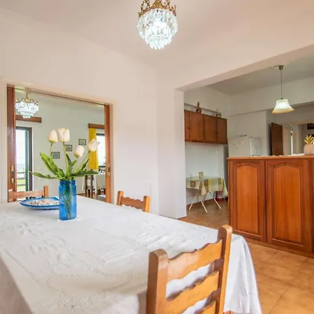 Kypseli Farmhouse بيت للعطل